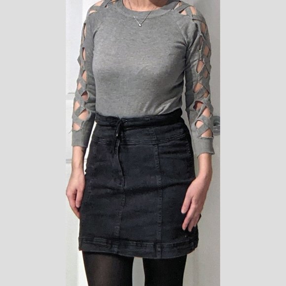 Criss cross cut out sleeve sweater - Picture 1 of 3